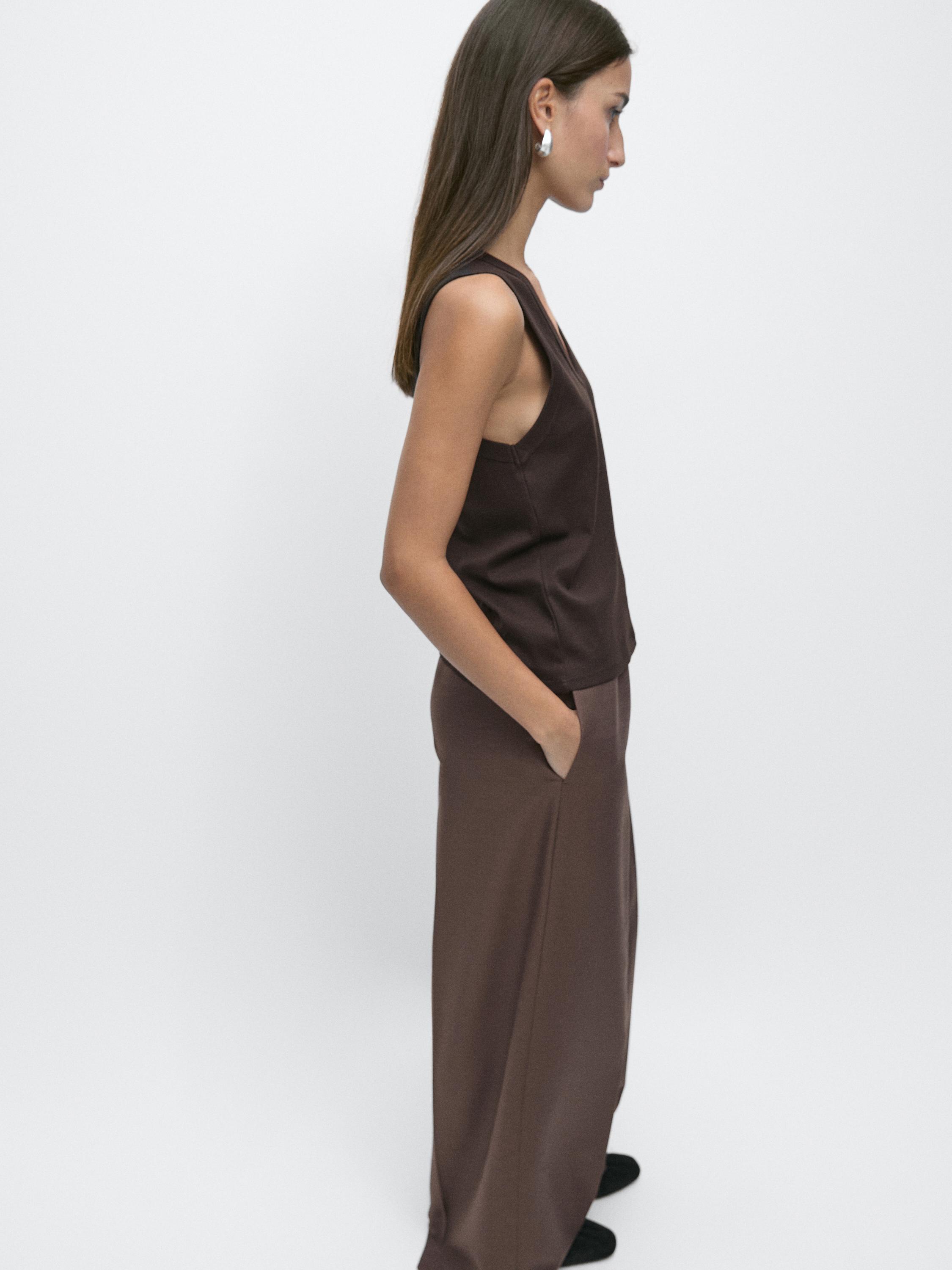 100% cotton V-neck T-shirt